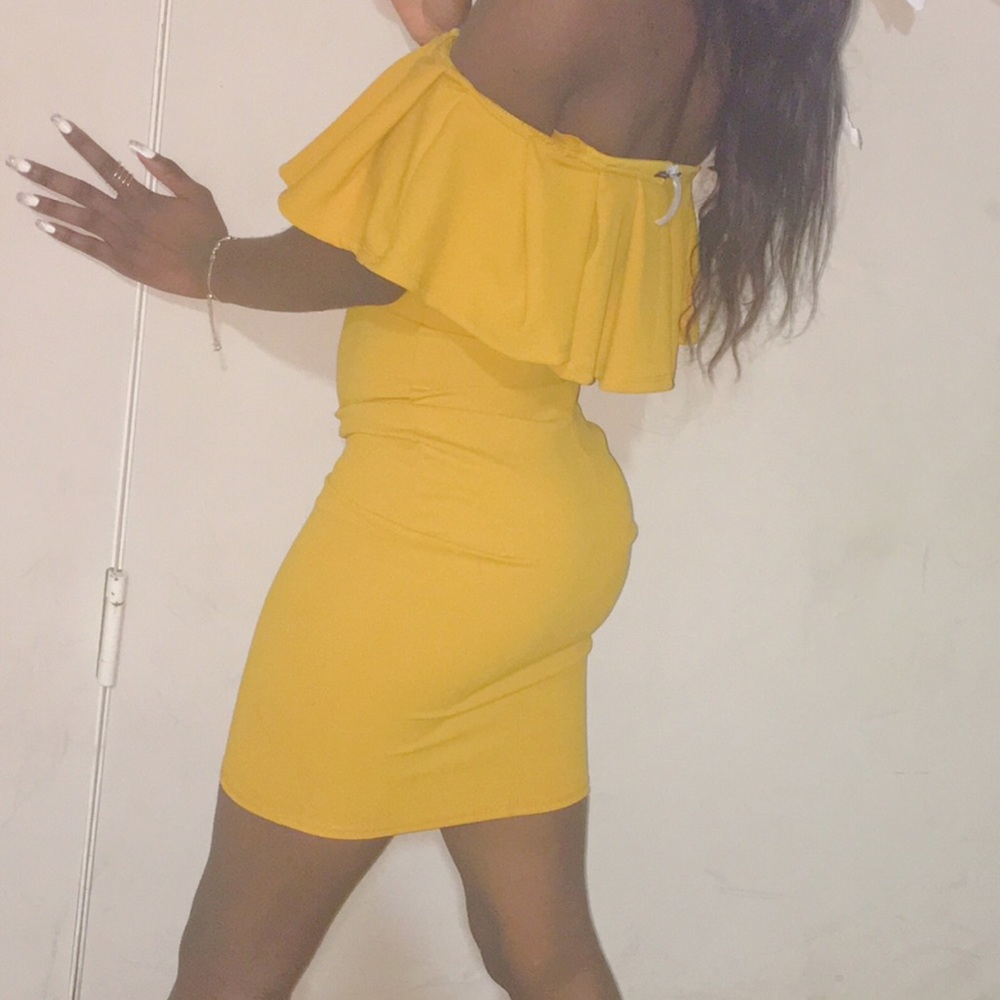Yellow tight fitted dress off the shoulder 💛